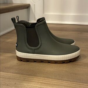 Sperry Olive Torrent Rain Boots with Brown Soles 9.5